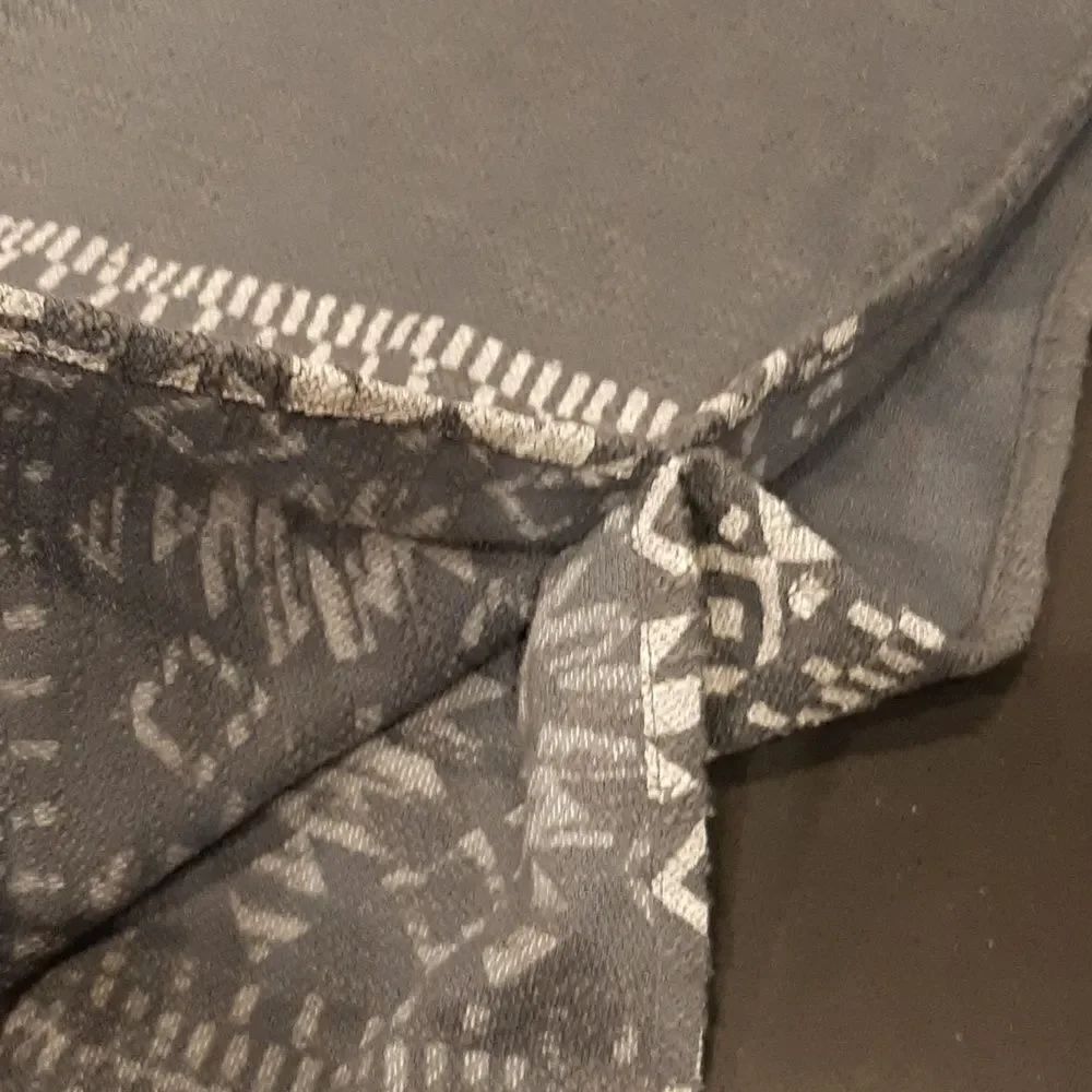 Mossimo Gray Aztec PatternâShrugâSweater - Picture 7 of 10